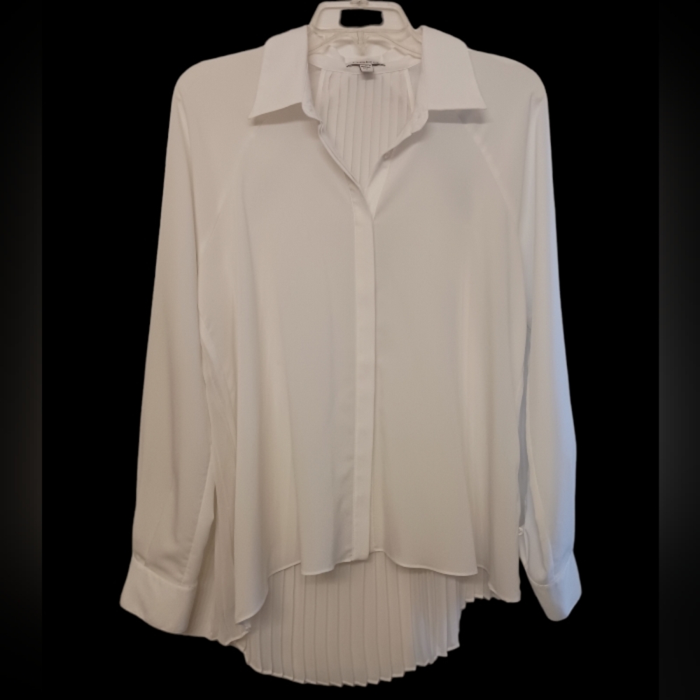 BEBE BLOUSE W/ Pleating down the back